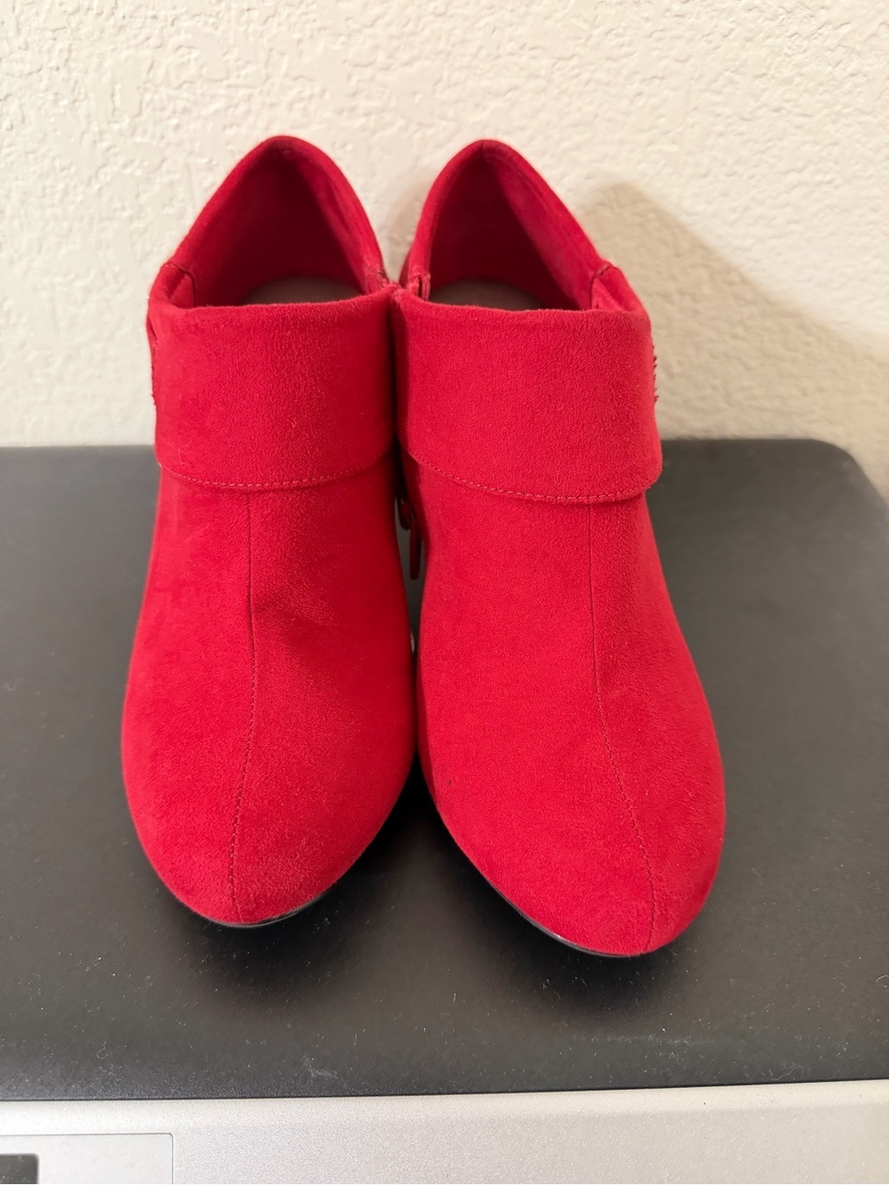 Aubrey Lynn red suede side zipper ankle boots size 6.5